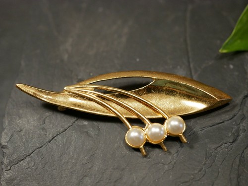 Hübsche goldfarbene brosche - hübsche,